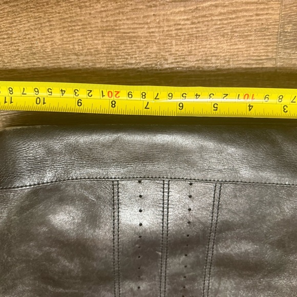 Banana Republic EUC Black Leather Tote Bag - Picture 5 of 16